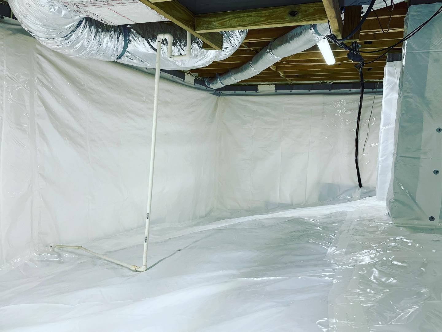 Sealed crawl space with vapor barrier in Fulton County, GA