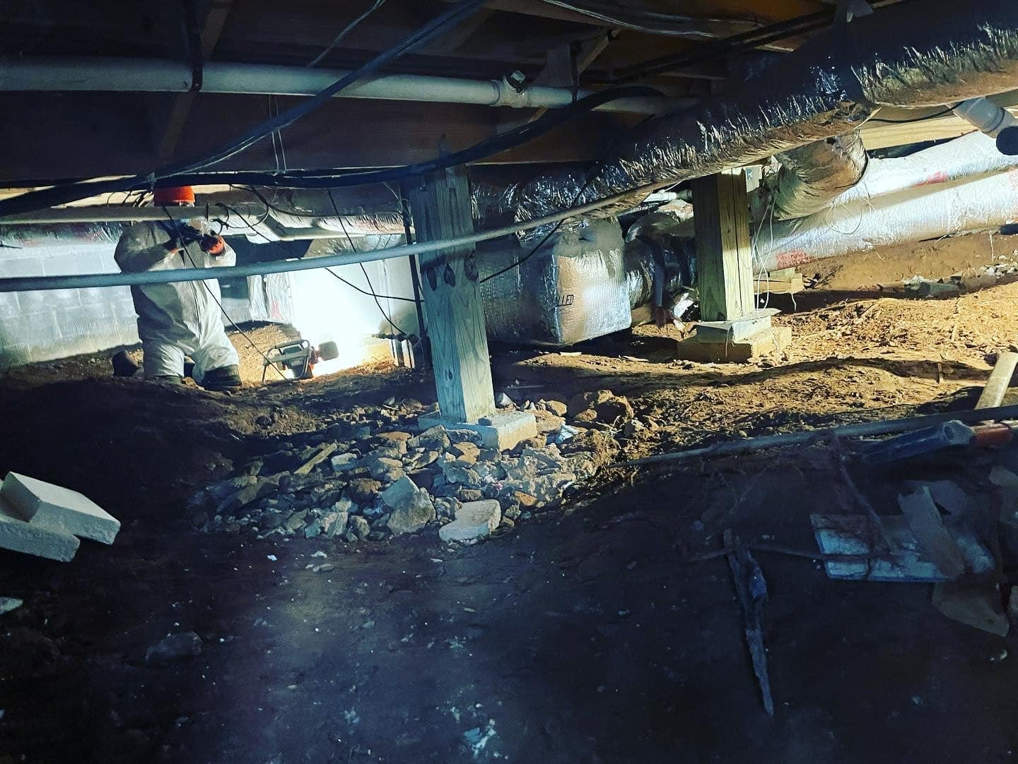 professional crawl space cleaning service in Cumming GA
